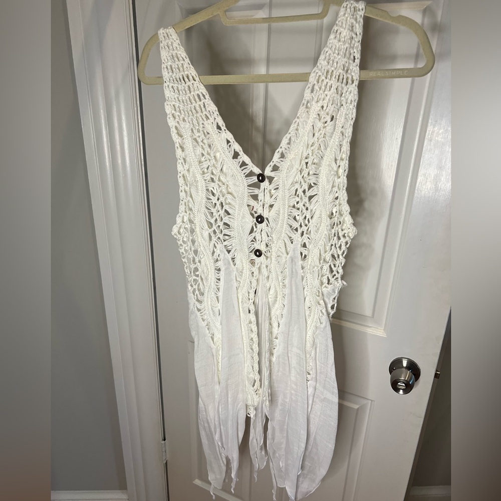 NWOT Maltese crocheted coverup